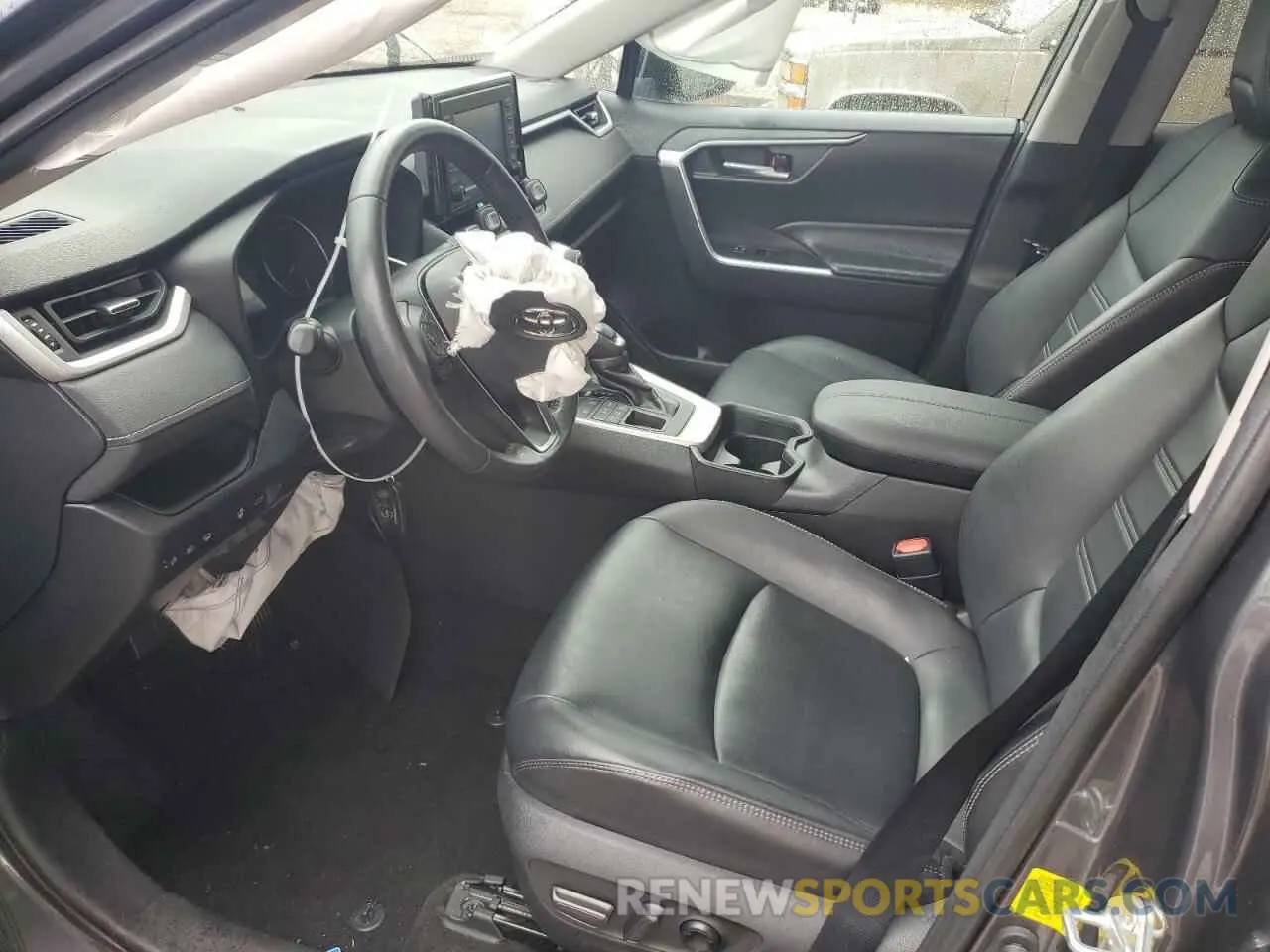 7 Photograph of a damaged car 2T3A1RFV3LW107875 TOYOTA RAV4 2020