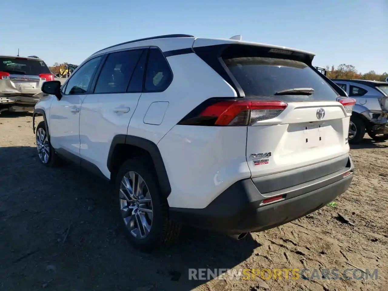 3 Photograph of a damaged car 2T3A1RFV3LW135076 TOYOTA RAV4 2020