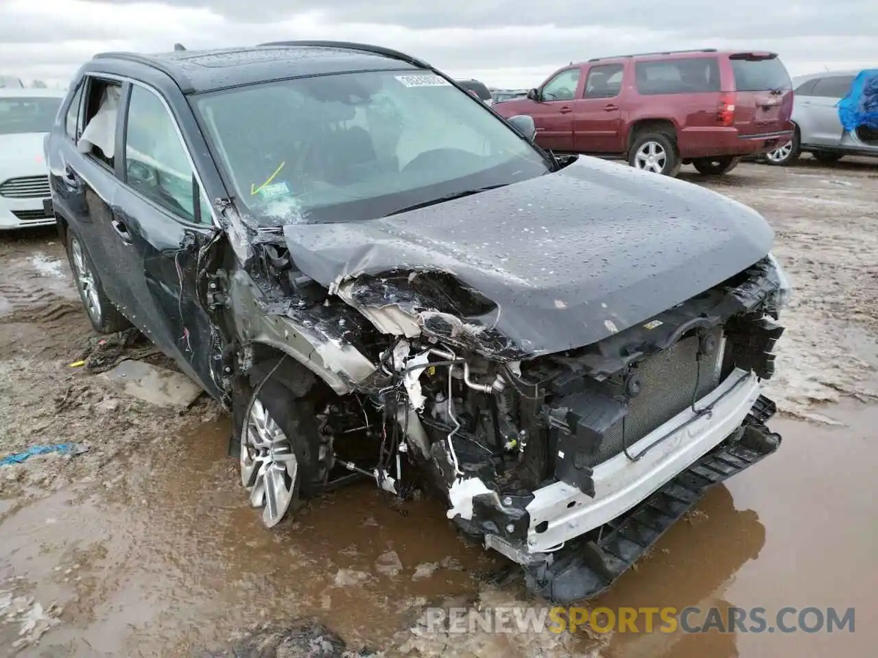 1 Photograph of a damaged car 2T3A1RFV3LW138611 TOYOTA RAV4 2020