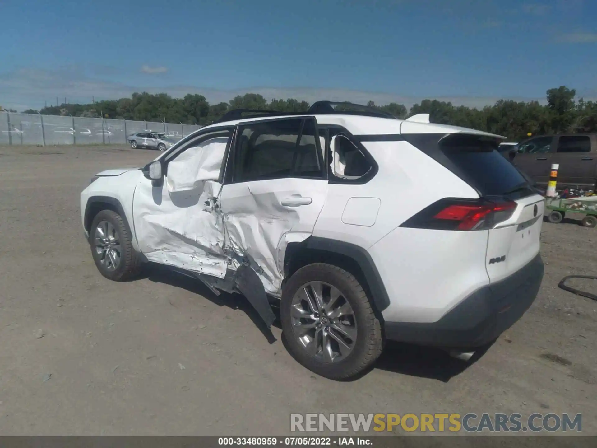 3 Photograph of a damaged car 2T3A1RFV4LC065539 TOYOTA RAV4 2020