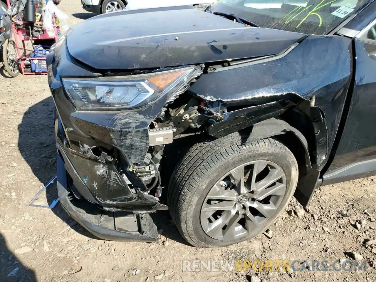 9 Photograph of a damaged car 2T3A1RFV4LC070403 TOYOTA RAV4 2020