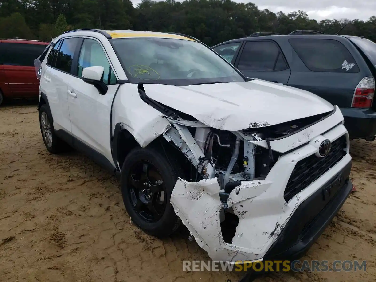 1 Photograph of a damaged car 2T3A1RFV4LC140059 TOYOTA RAV4 2020