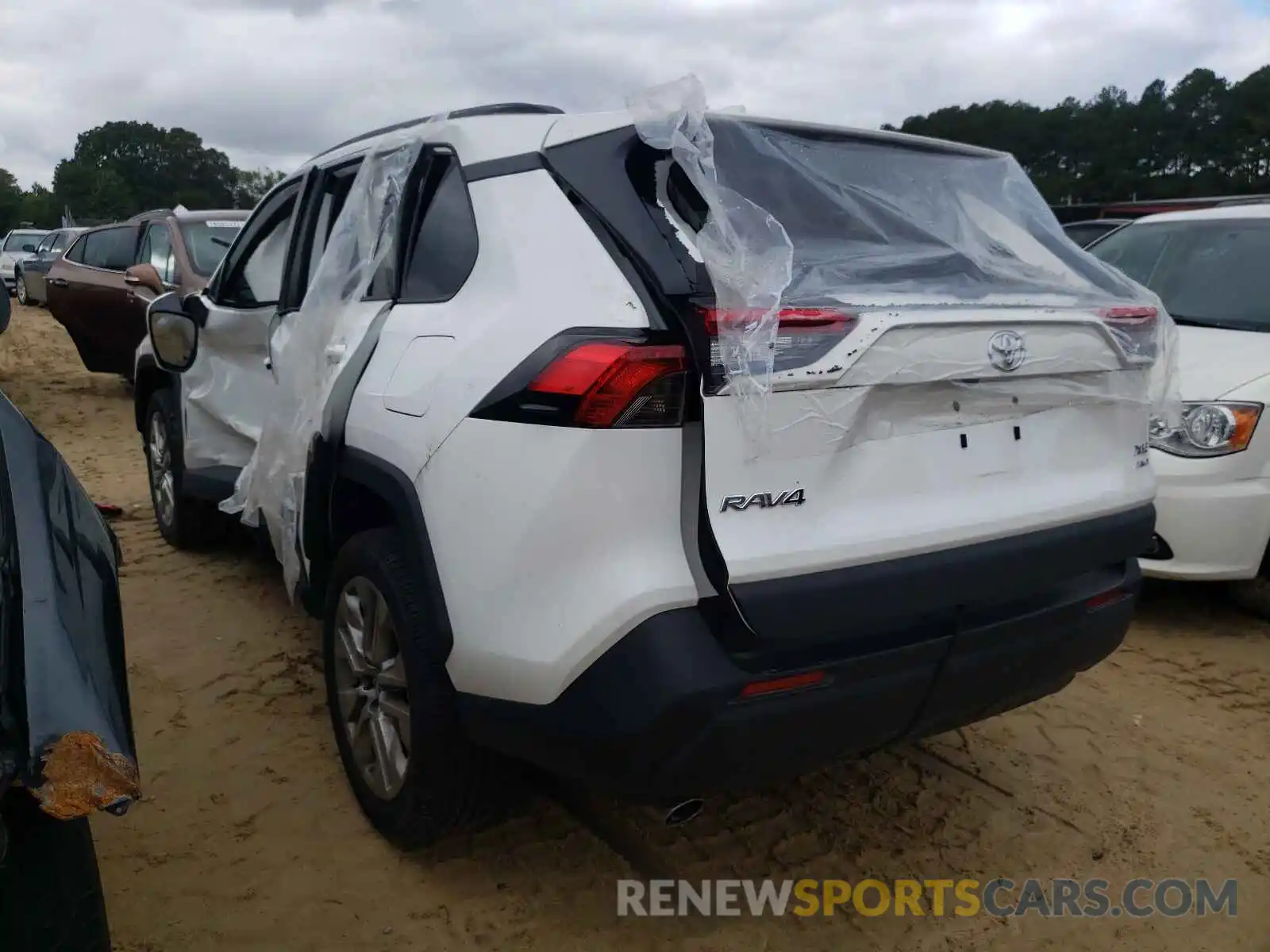 3 Photograph of a damaged car 2T3A1RFV4LC140059 TOYOTA RAV4 2020