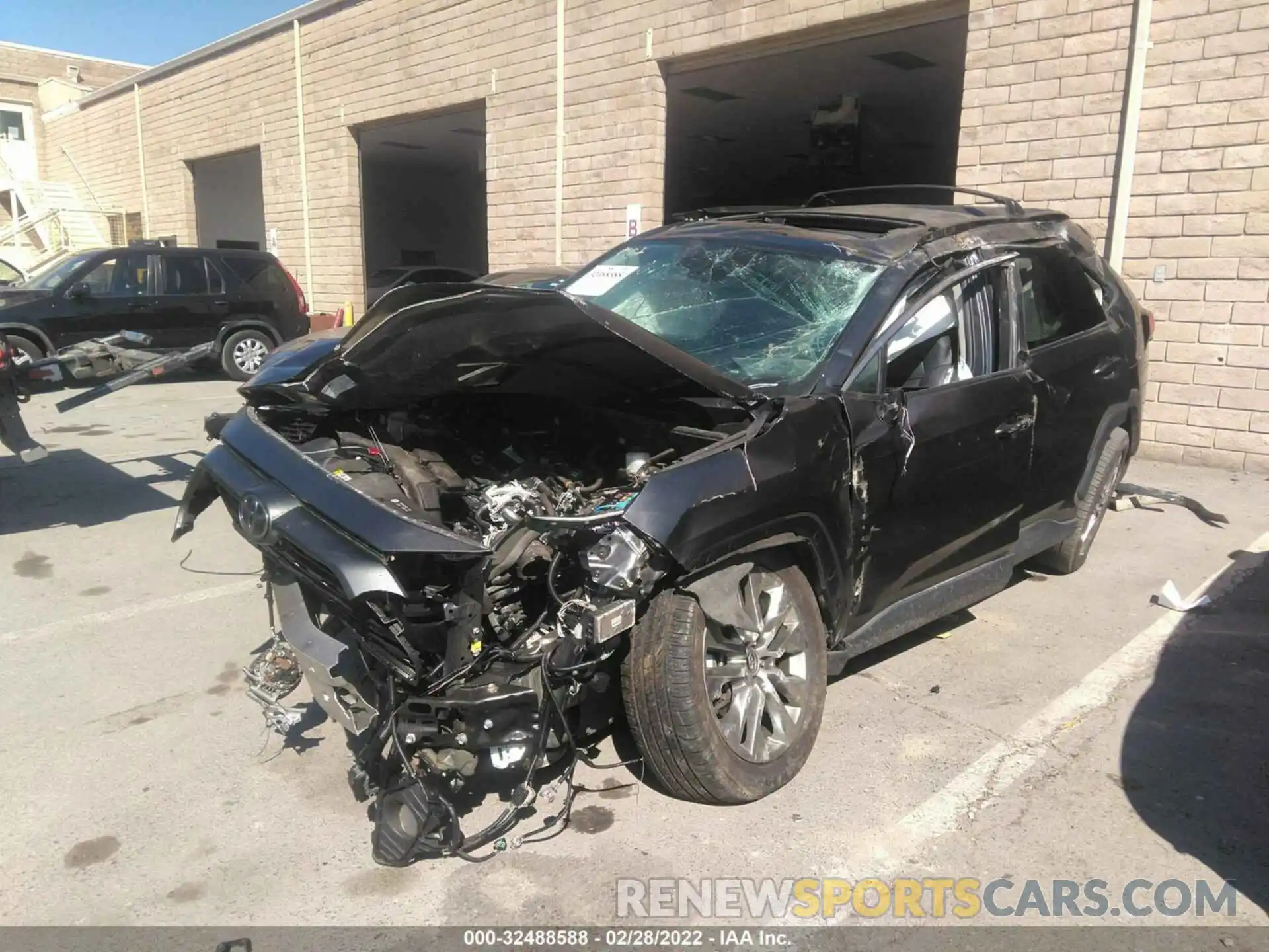 6 Photograph of a damaged car 2T3A1RFV4LC140403 TOYOTA RAV4 2020