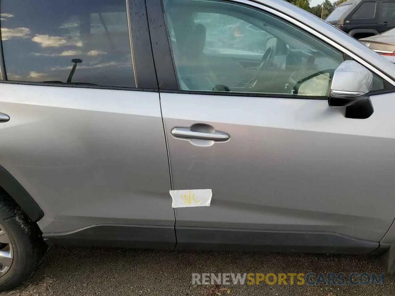 13 Photograph of a damaged car 2T3A1RFV4LW105214 TOYOTA RAV4 2020