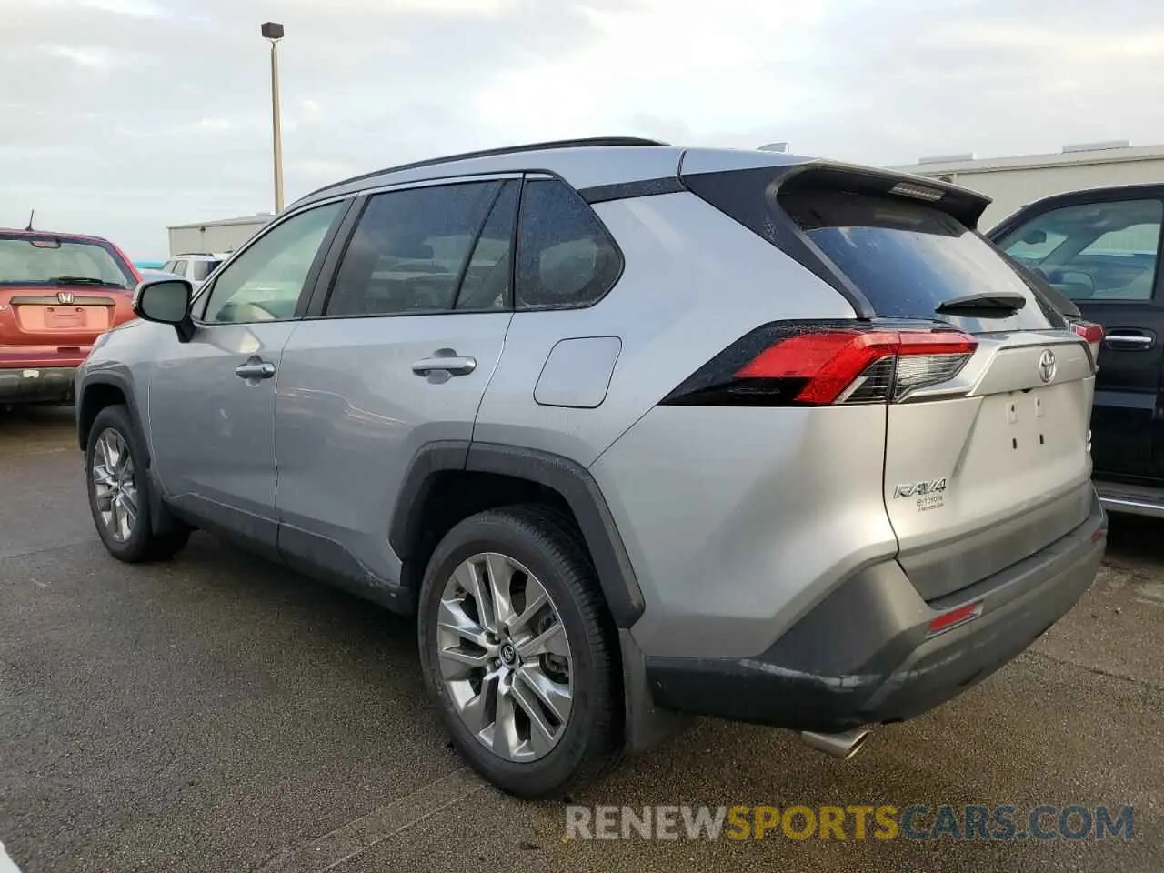 2 Photograph of a damaged car 2T3A1RFV4LW105214 TOYOTA RAV4 2020