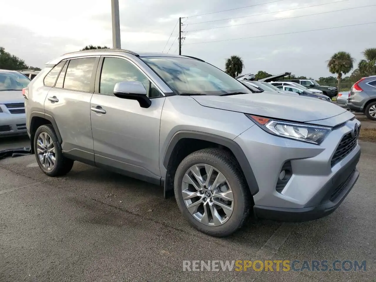 4 Photograph of a damaged car 2T3A1RFV4LW105214 TOYOTA RAV4 2020