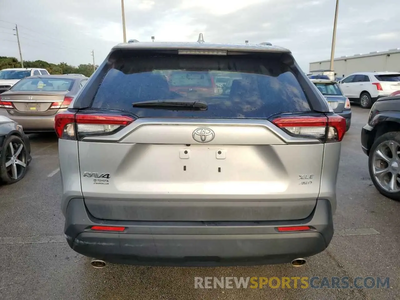 6 Photograph of a damaged car 2T3A1RFV4LW105214 TOYOTA RAV4 2020
