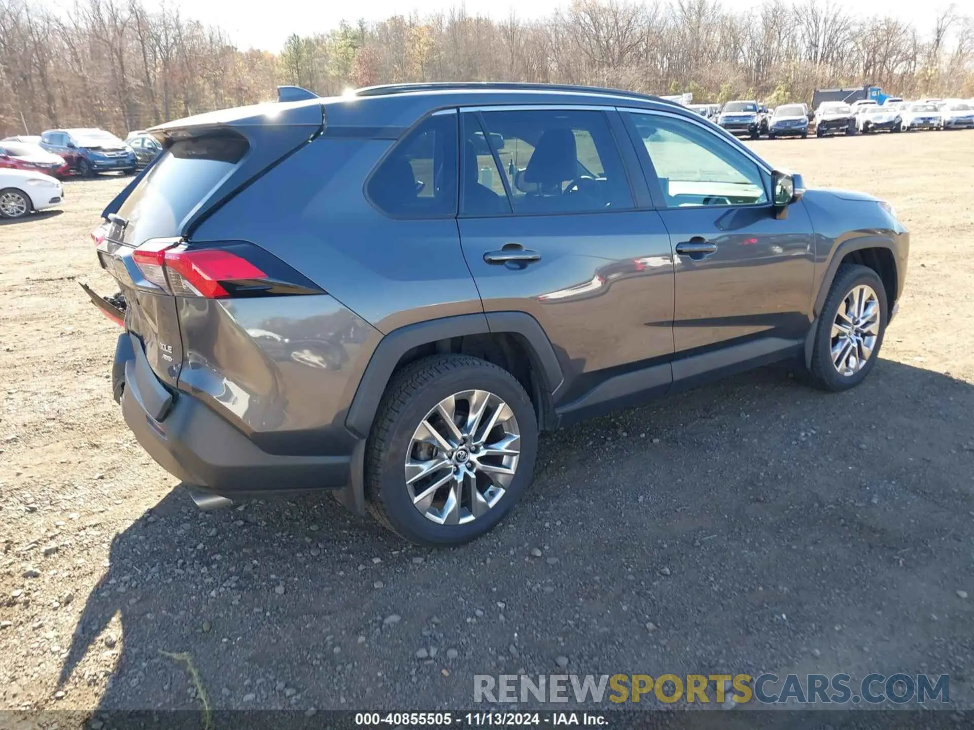 4 Photograph of a damaged car 2T3A1RFV4LW111384 TOYOTA RAV4 2020