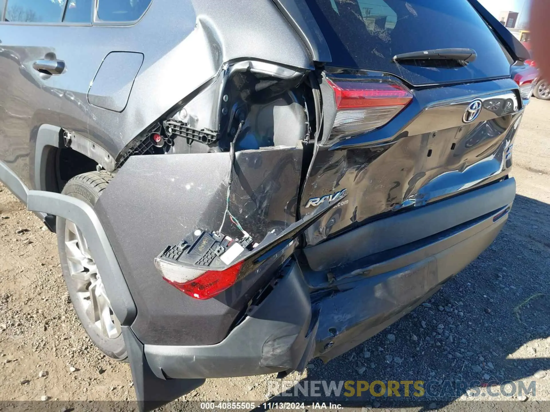 6 Photograph of a damaged car 2T3A1RFV4LW111384 TOYOTA RAV4 2020
