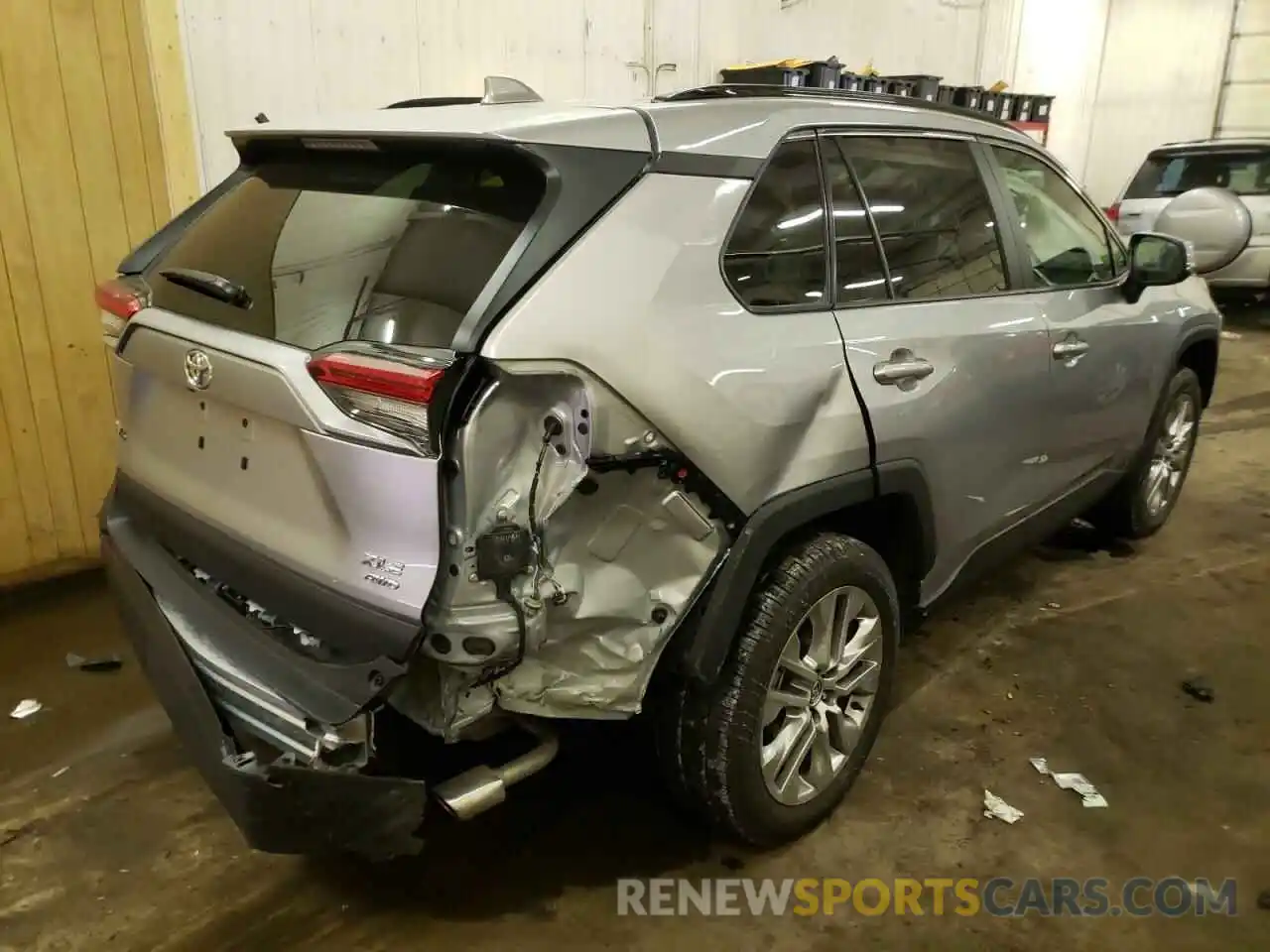 4 Photograph of a damaged car 2T3A1RFV5LC124565 TOYOTA RAV4 2020