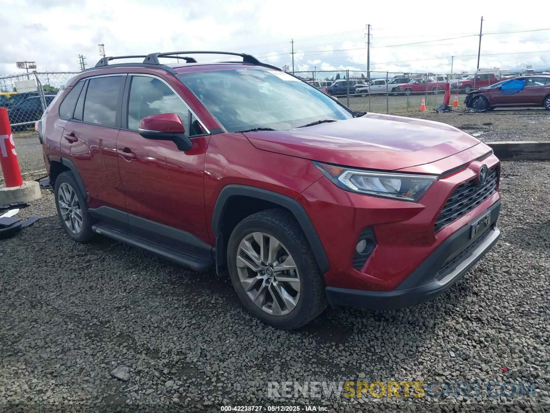 1 Photograph of a damaged car 2T3A1RFV5LW100880 TOYOTA RAV4 2020