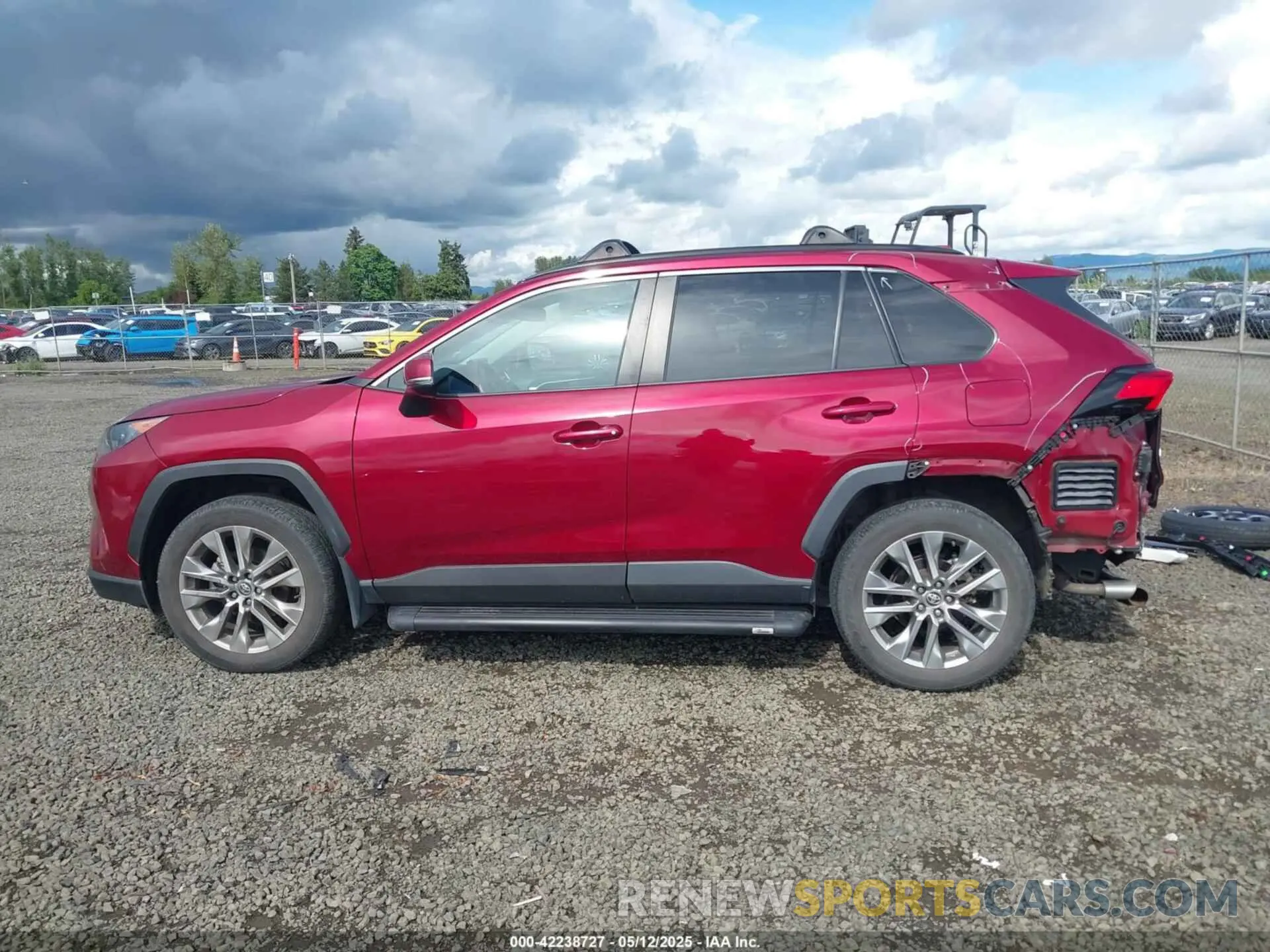 15 Photograph of a damaged car 2T3A1RFV5LW100880 TOYOTA RAV4 2020