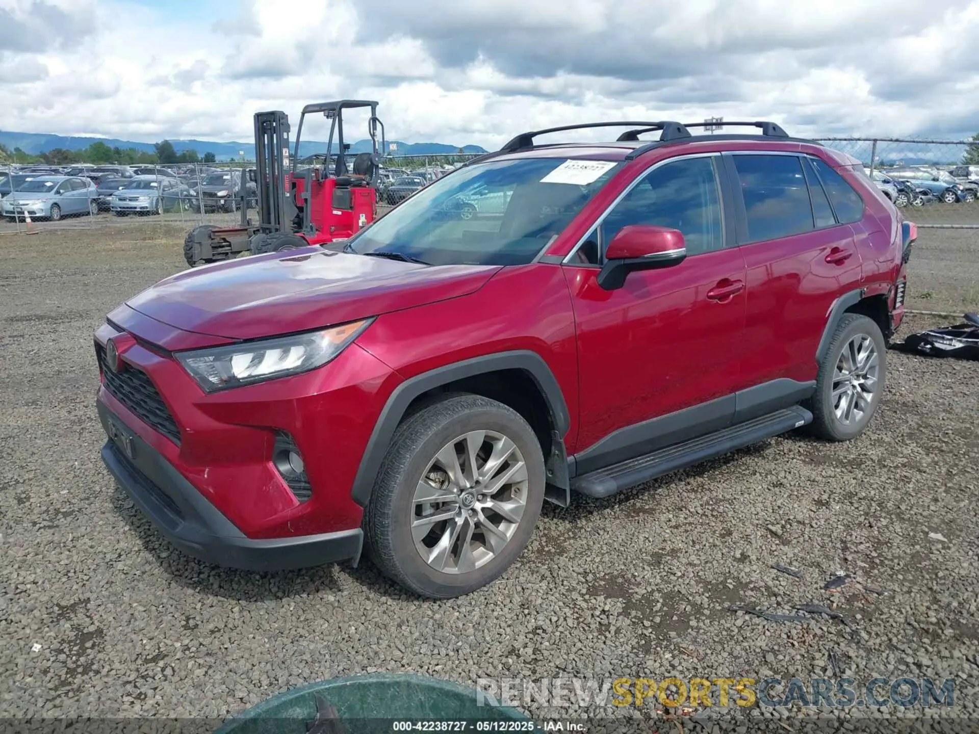2 Photograph of a damaged car 2T3A1RFV5LW100880 TOYOTA RAV4 2020