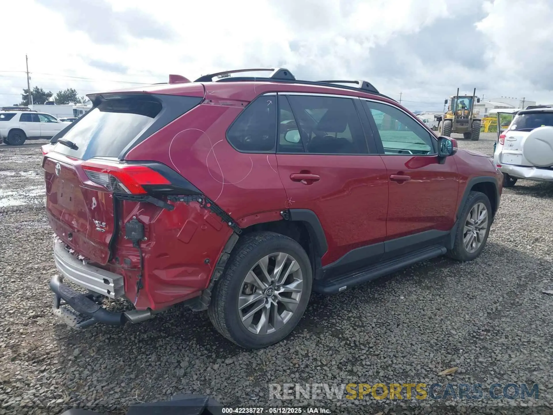 4 Photograph of a damaged car 2T3A1RFV5LW100880 TOYOTA RAV4 2020