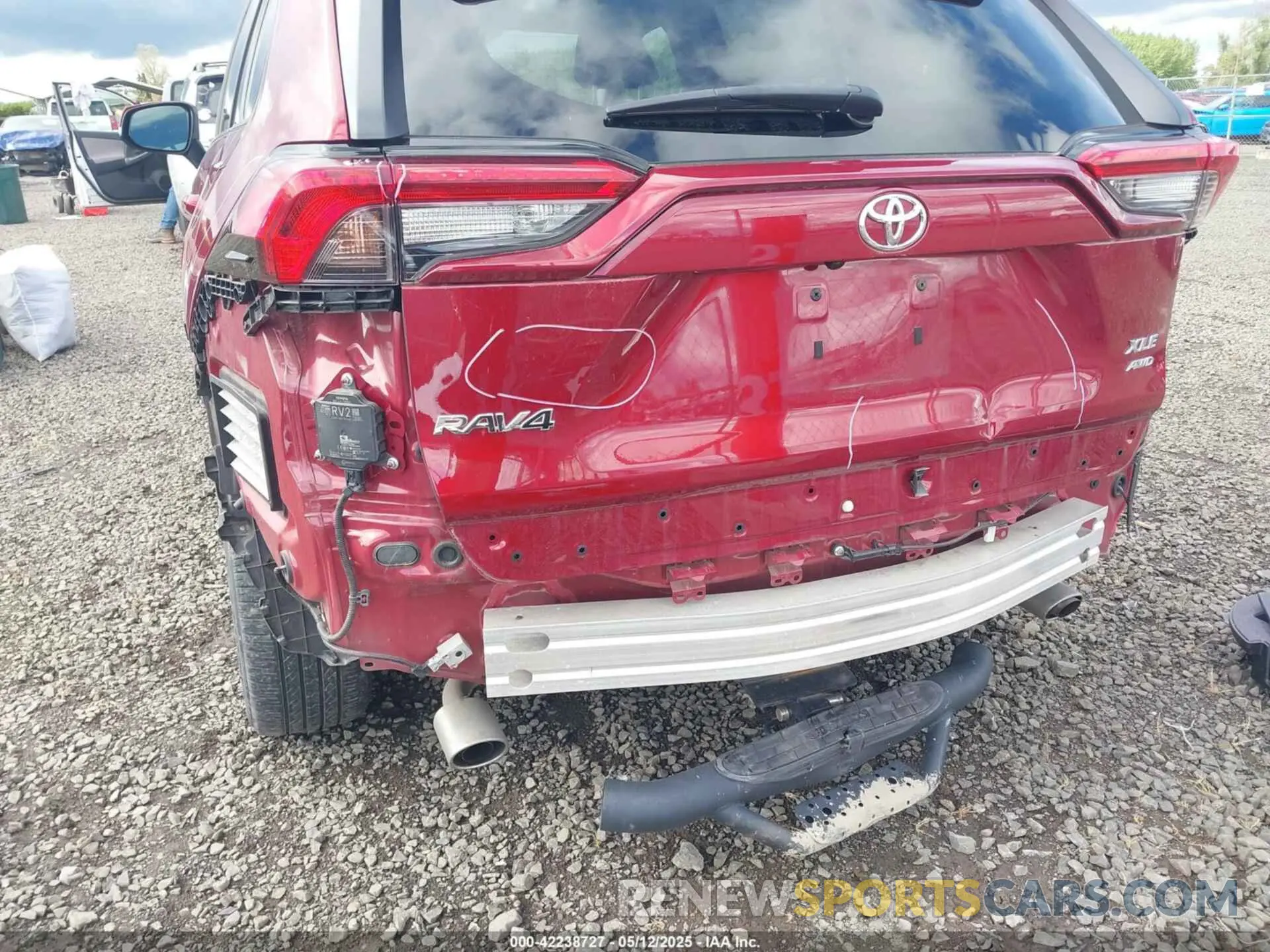 6 Photograph of a damaged car 2T3A1RFV5LW100880 TOYOTA RAV4 2020