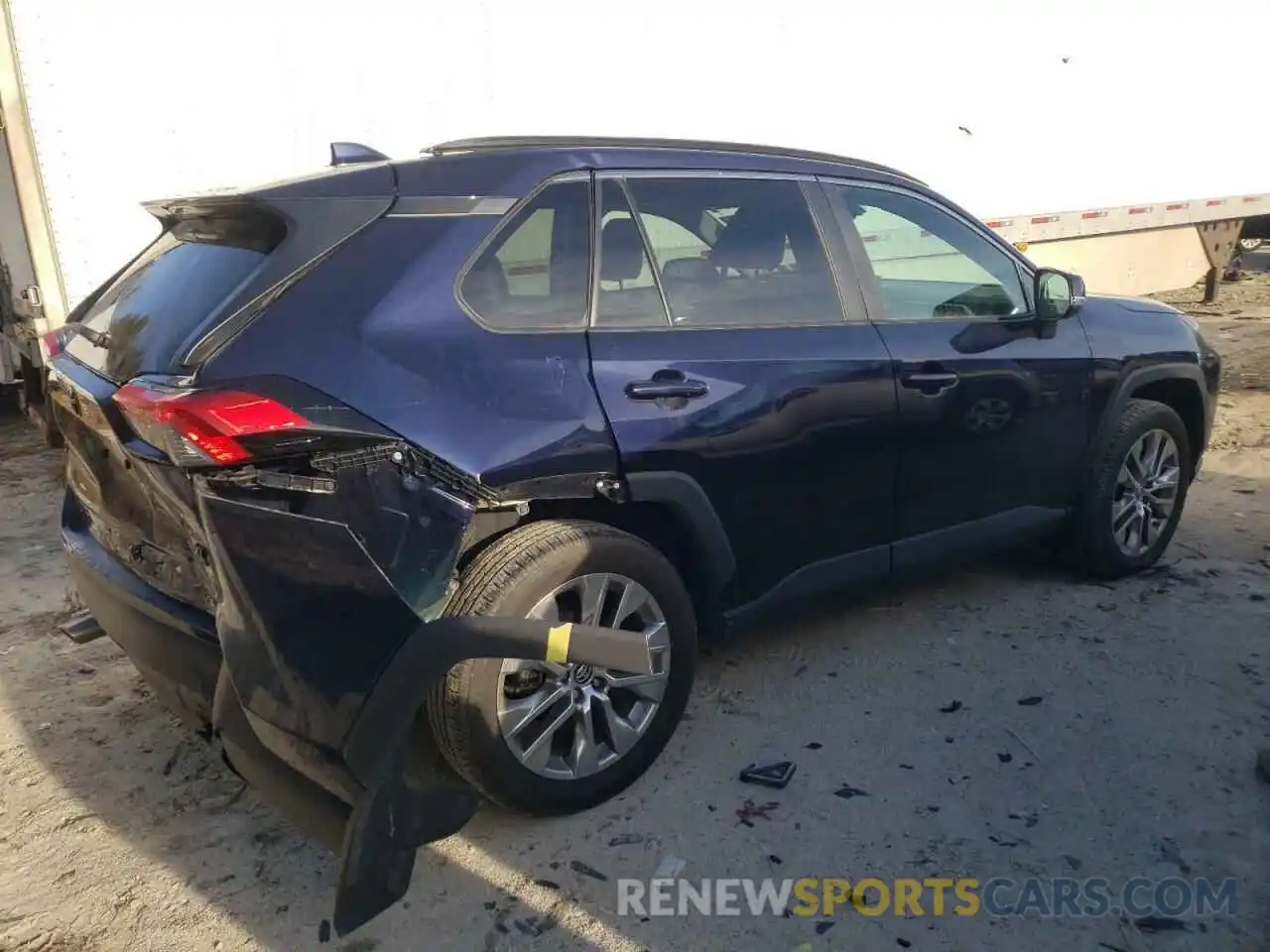 3 Photograph of a damaged car 2T3A1RFV5LW107585 TOYOTA RAV4 2020