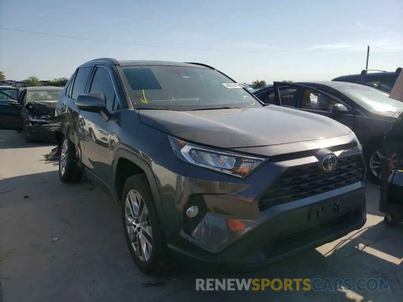 1 Photograph of a damaged car 2T3A1RFV5LW112088 TOYOTA RAV4 2020