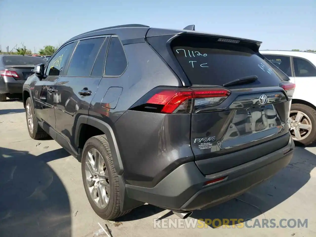 3 Photograph of a damaged car 2T3A1RFV5LW112088 TOYOTA RAV4 2020