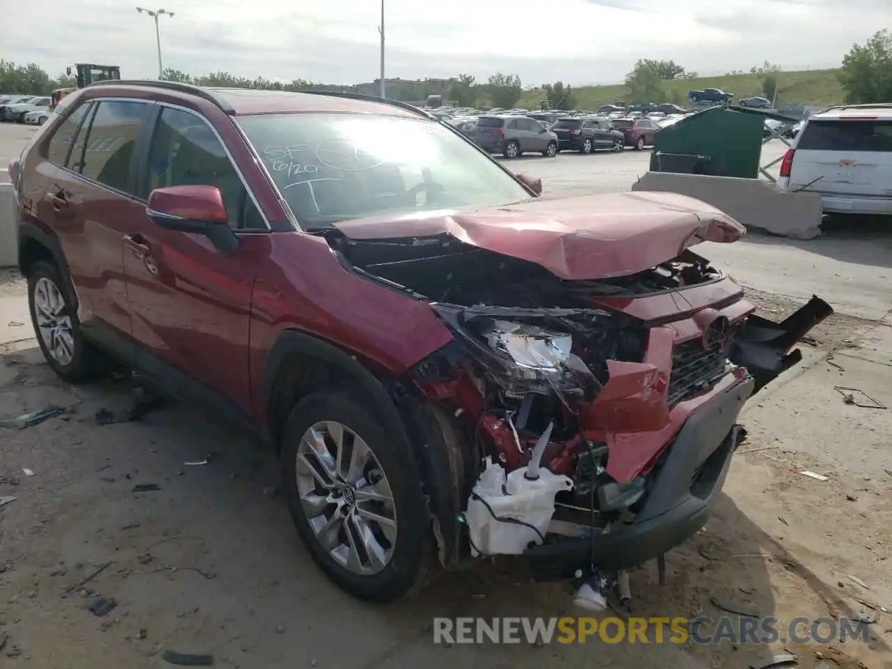 1 Photograph of a damaged car 2T3A1RFV5LW118764 TOYOTA RAV4 2020