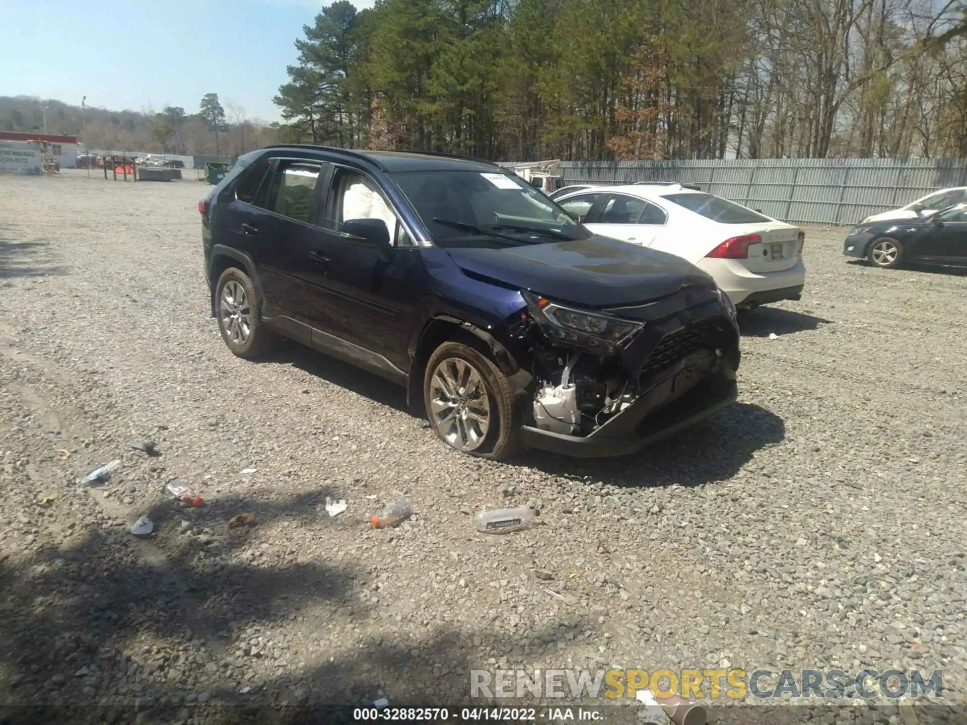 1 Photograph of a damaged car 2T3A1RFV5LW126475 TOYOTA RAV4 2020