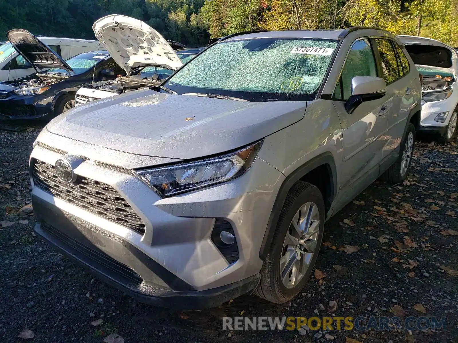 2 Photograph of a damaged car 2T3A1RFV5LW135225 TOYOTA RAV4 2020