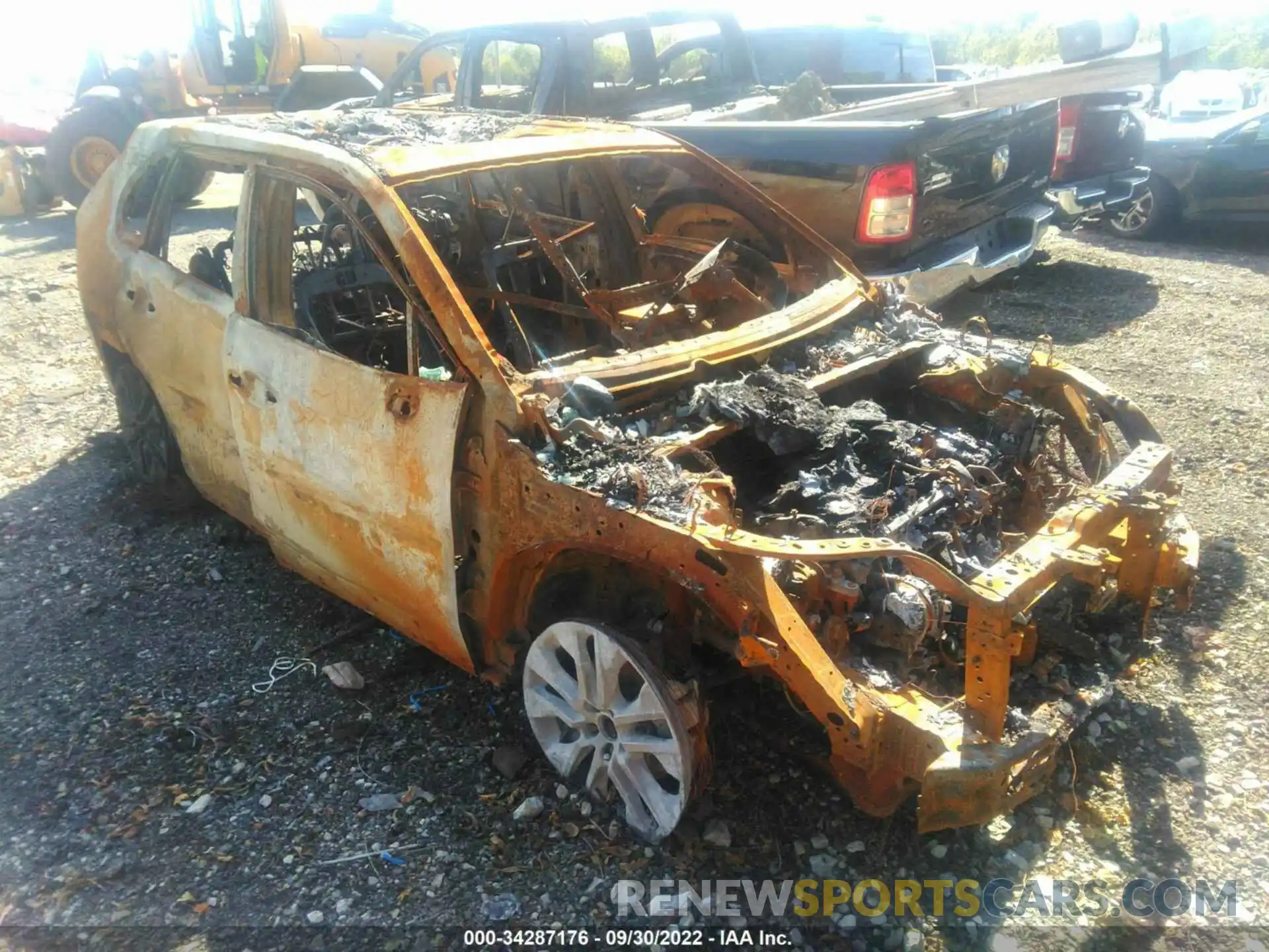 1 Photograph of a damaged car 2T3A1RFV6LC128995 TOYOTA RAV4 2020