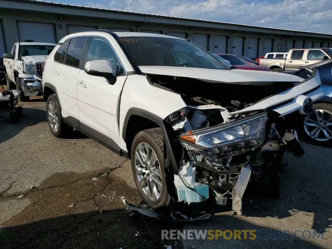 1 Photograph of a damaged car 2T3A1RFV6LC140855 TOYOTA RAV4 2020