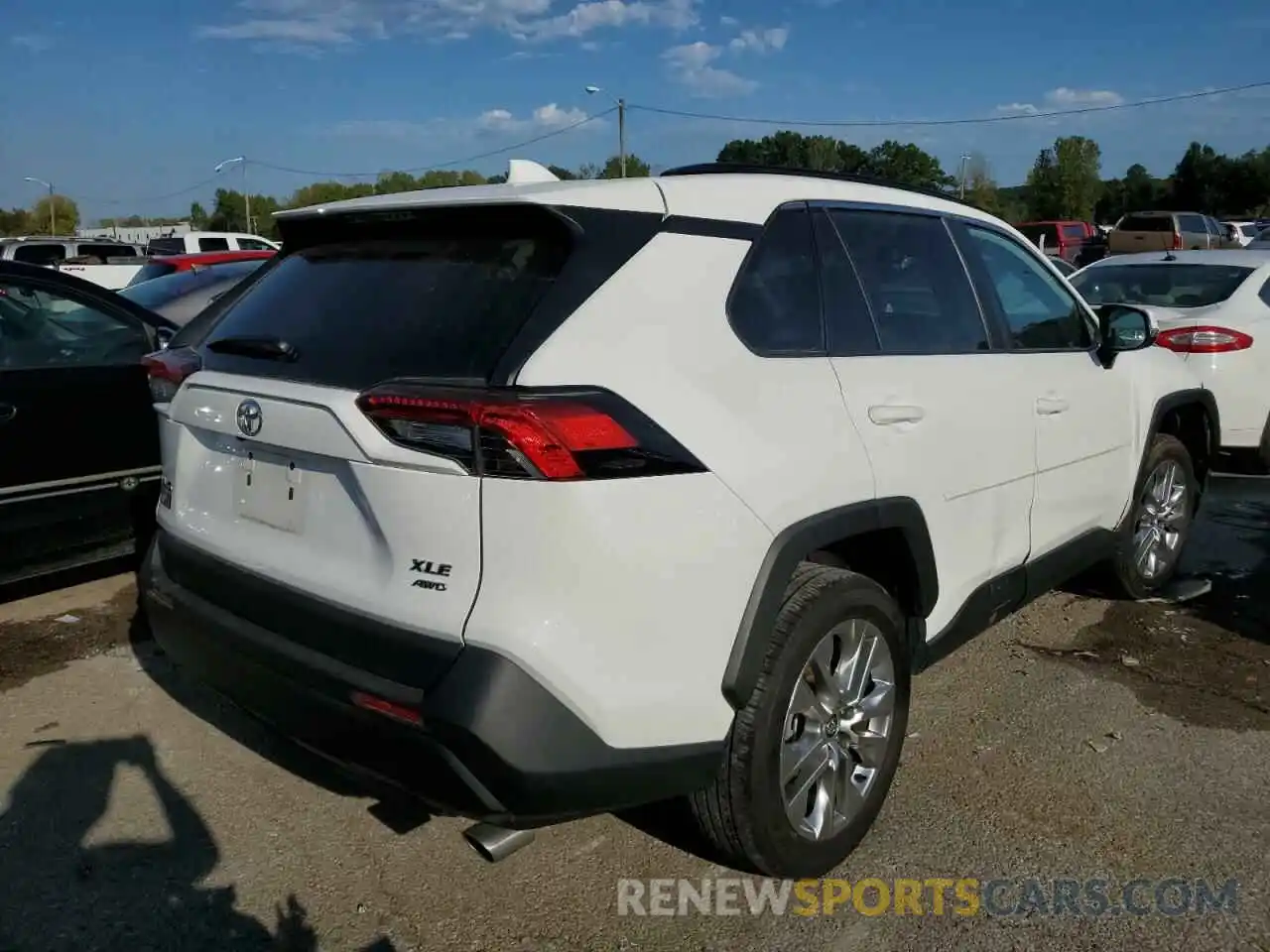 4 Photograph of a damaged car 2T3A1RFV6LC140855 TOYOTA RAV4 2020