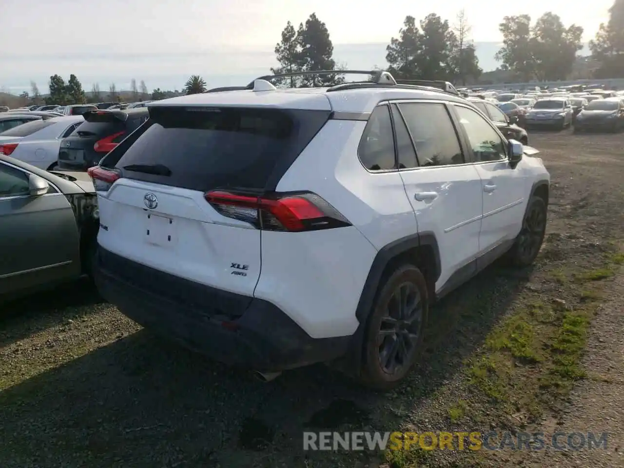 4 Photograph of a damaged car 2T3A1RFV7LC115169 TOYOTA RAV4 2020