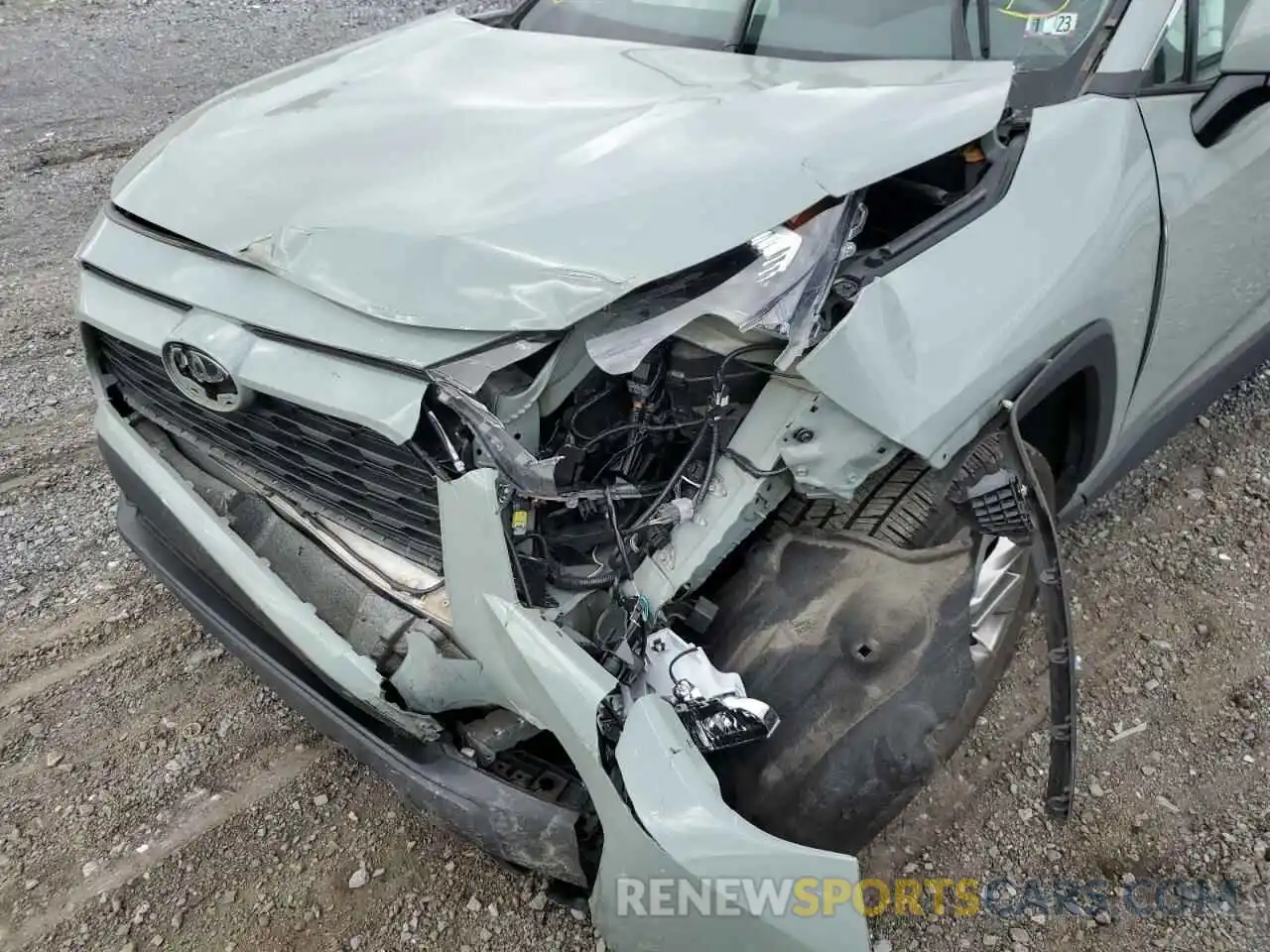 9 Photograph of a damaged car 2T3A1RFV7LW092863 TOYOTA RAV4 2020