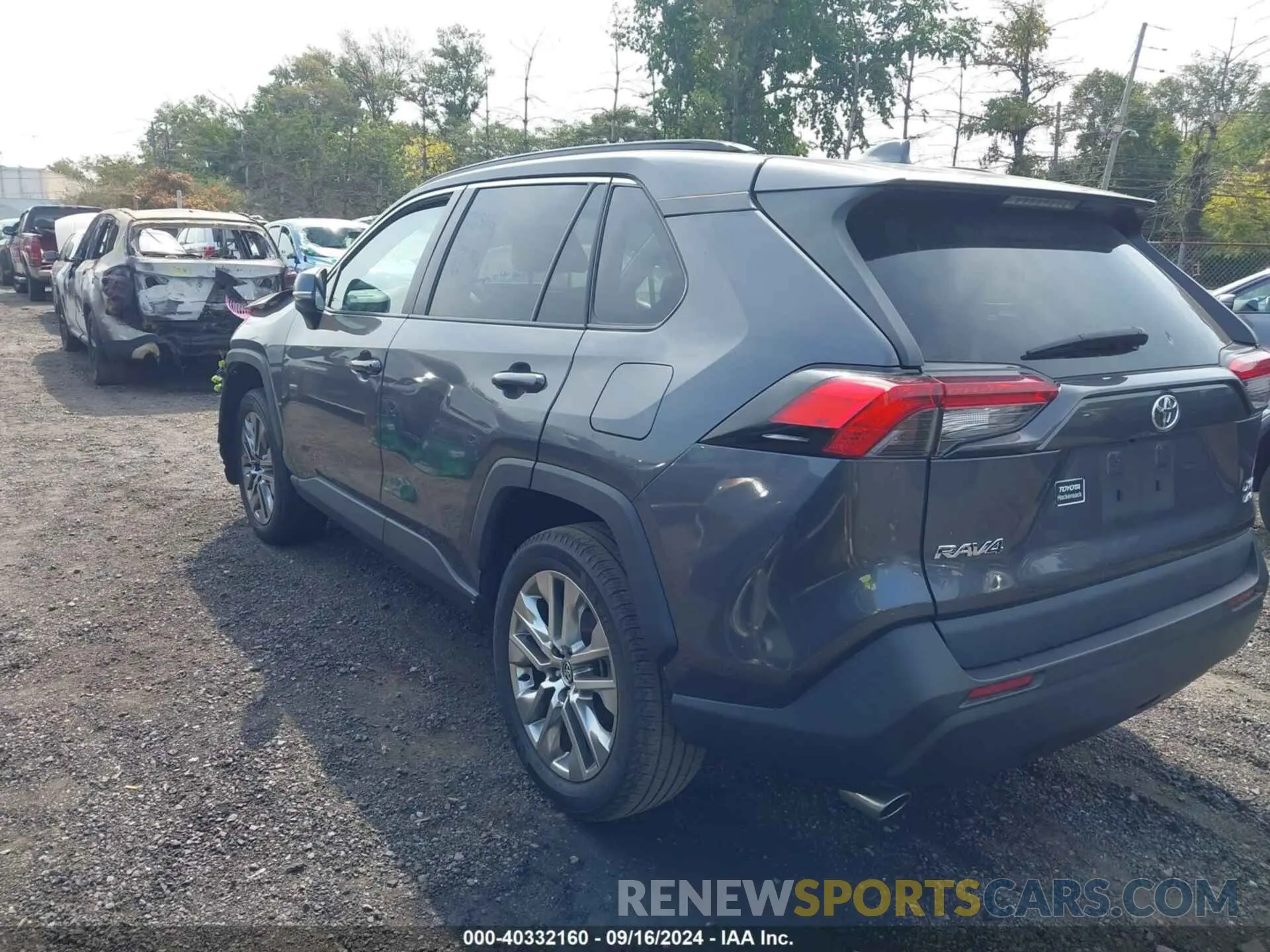 3 Photograph of a damaged car 2T3A1RFV7LW128177 TOYOTA RAV4 2020