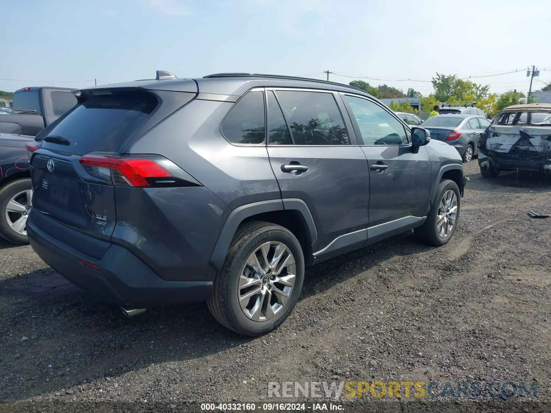 4 Photograph of a damaged car 2T3A1RFV7LW128177 TOYOTA RAV4 2020