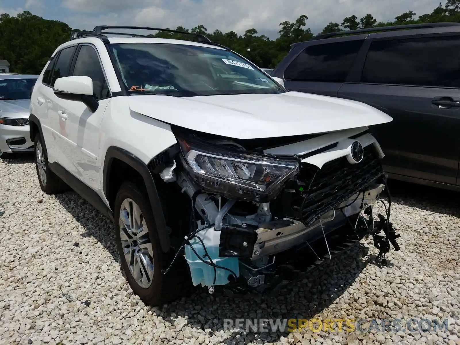 1 Photograph of a damaged car 2T3A1RFV8LC072817 TOYOTA RAV4 2020