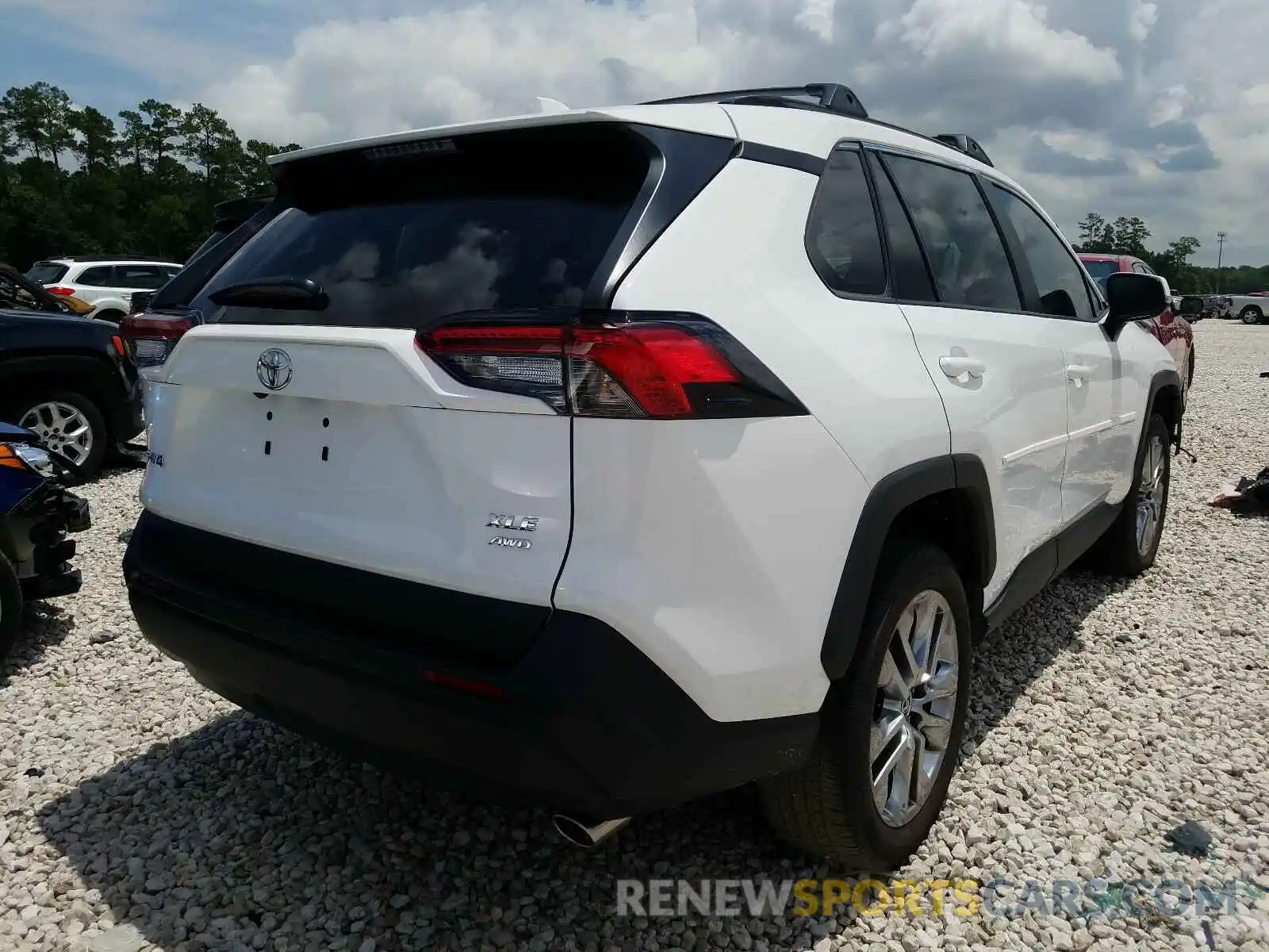 4 Photograph of a damaged car 2T3A1RFV8LC072817 TOYOTA RAV4 2020