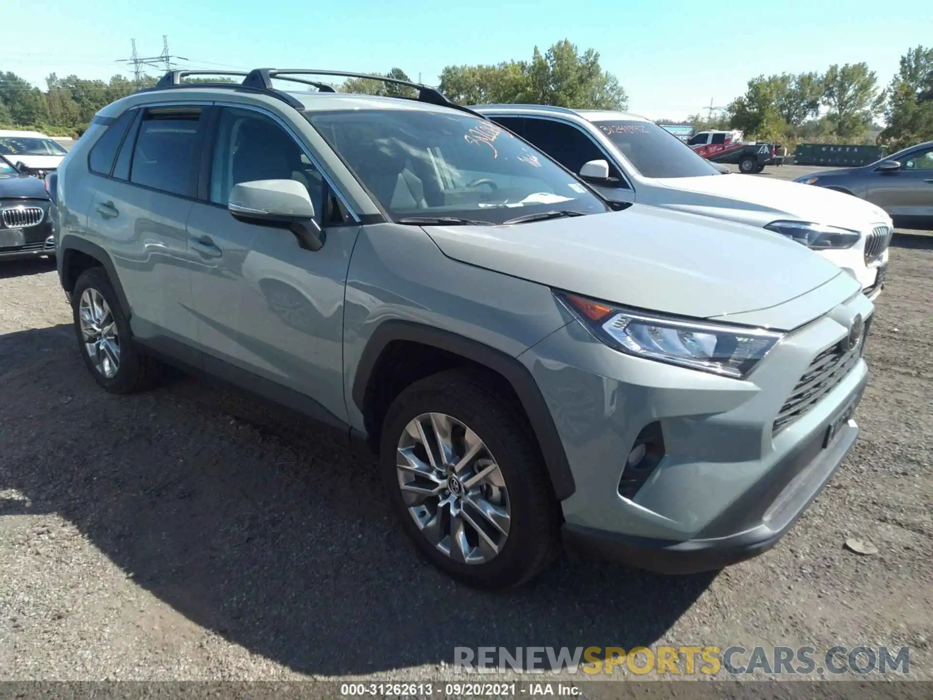 1 Photograph of a damaged car 2T3A1RFV8LW127443 TOYOTA RAV4 2020