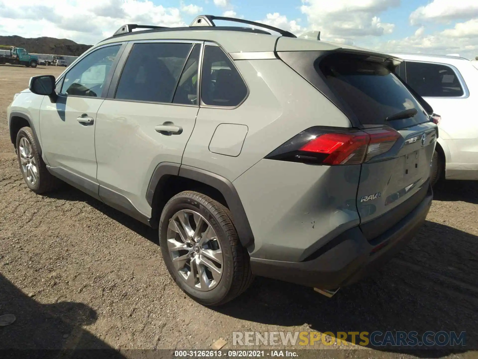 3 Photograph of a damaged car 2T3A1RFV8LW127443 TOYOTA RAV4 2020