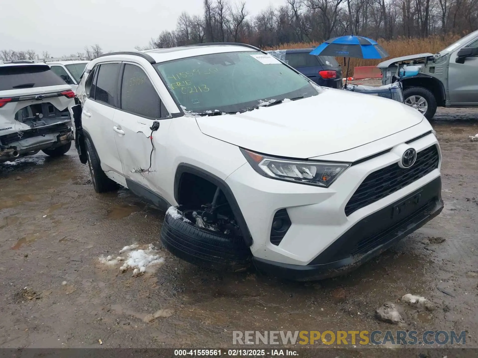 1 Photograph of a damaged car 2T3A1RFV8LW132898 TOYOTA RAV4 2020