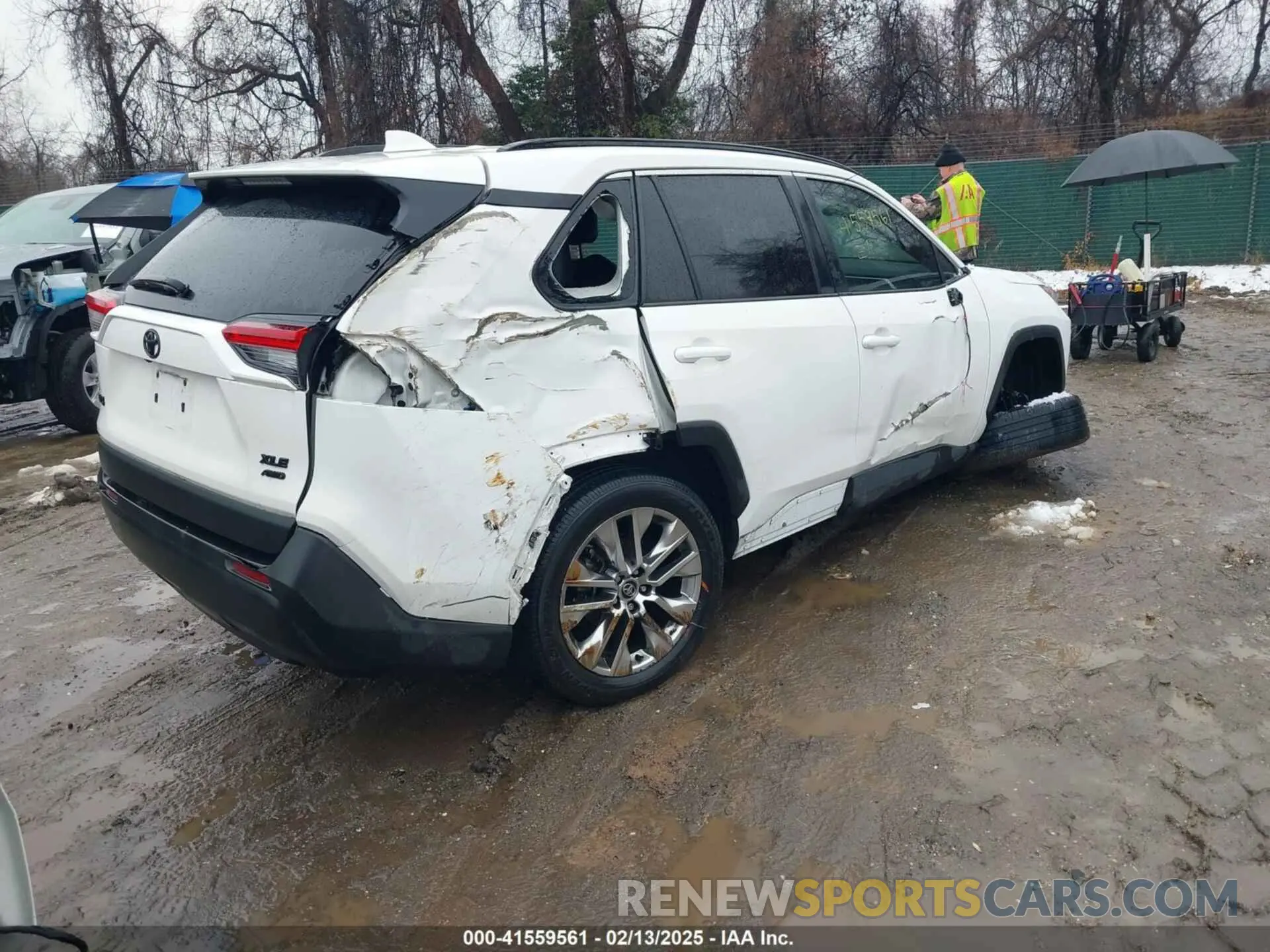 4 Photograph of a damaged car 2T3A1RFV8LW132898 TOYOTA RAV4 2020