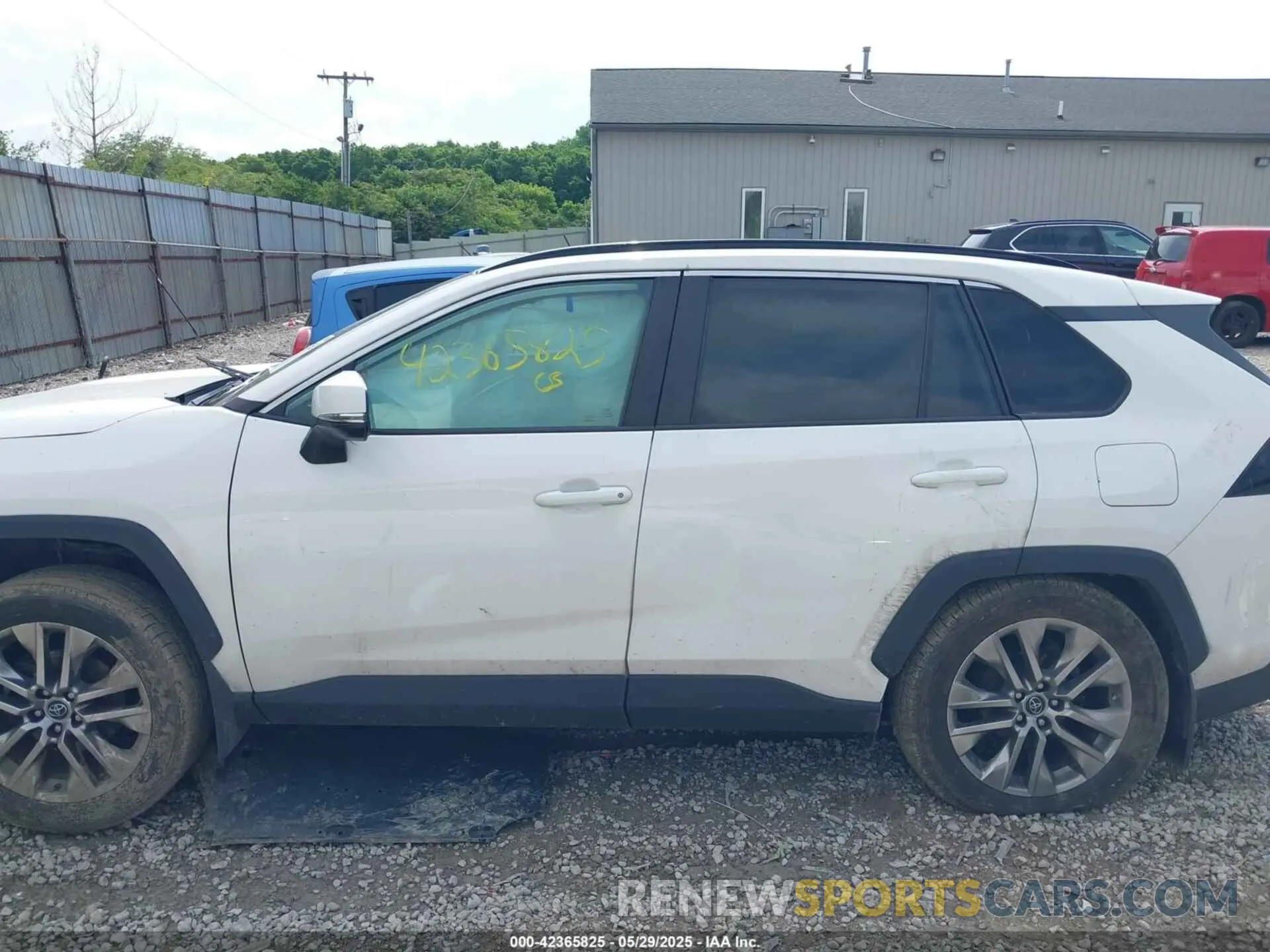 15 Photograph of a damaged car 2T3A1RFV9LC069487 TOYOTA RAV4 2020