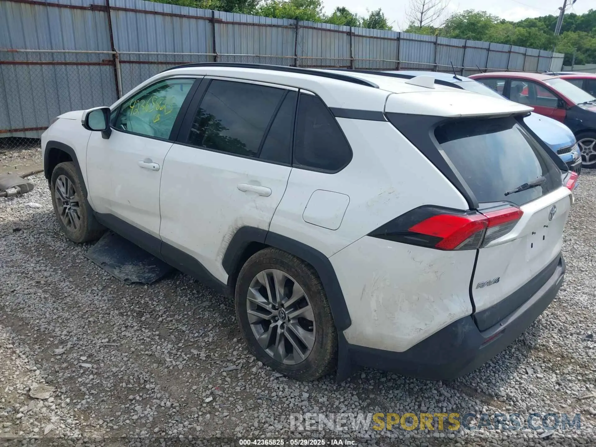 3 Photograph of a damaged car 2T3A1RFV9LC069487 TOYOTA RAV4 2020
