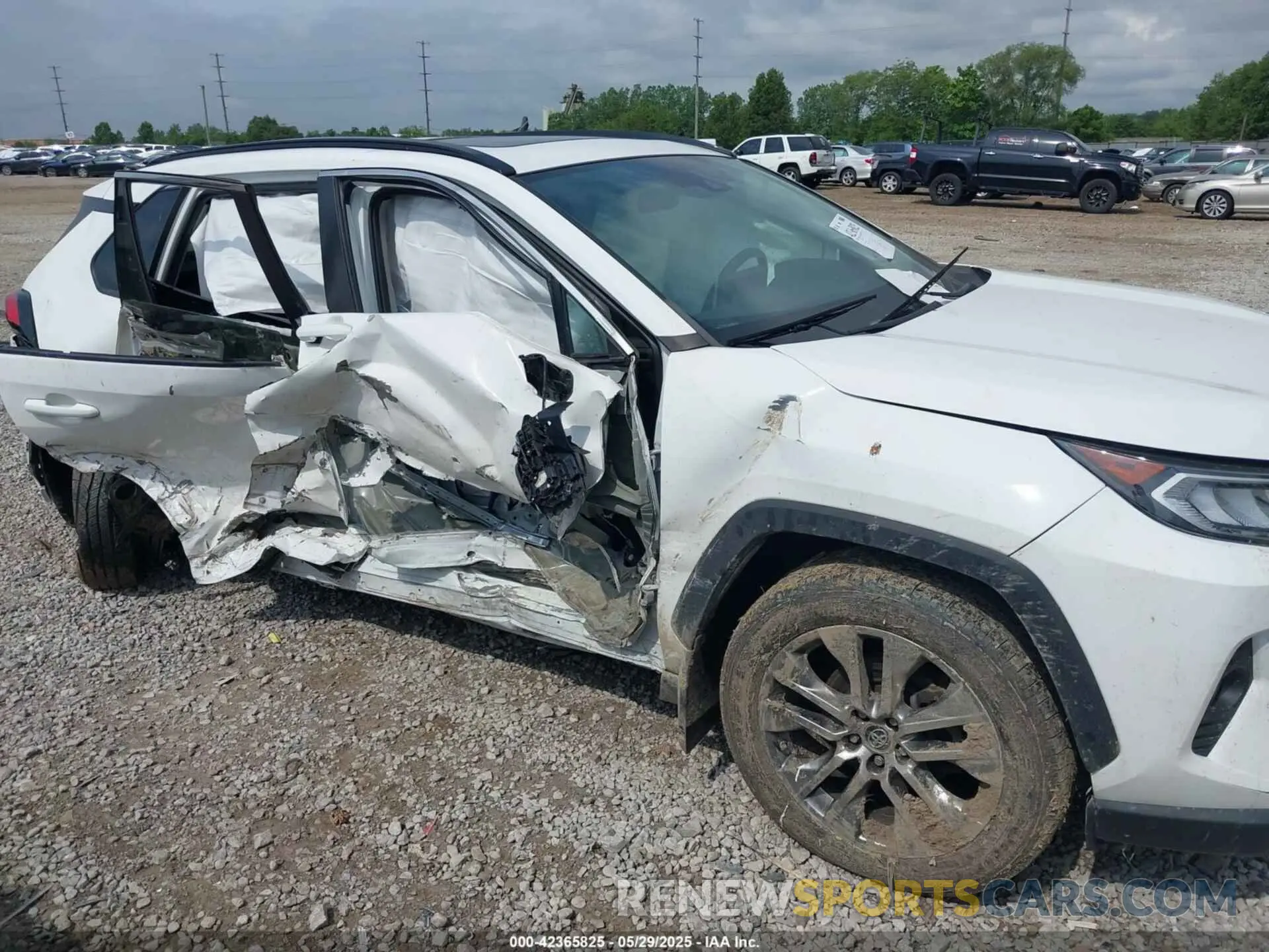6 Photograph of a damaged car 2T3A1RFV9LC069487 TOYOTA RAV4 2020