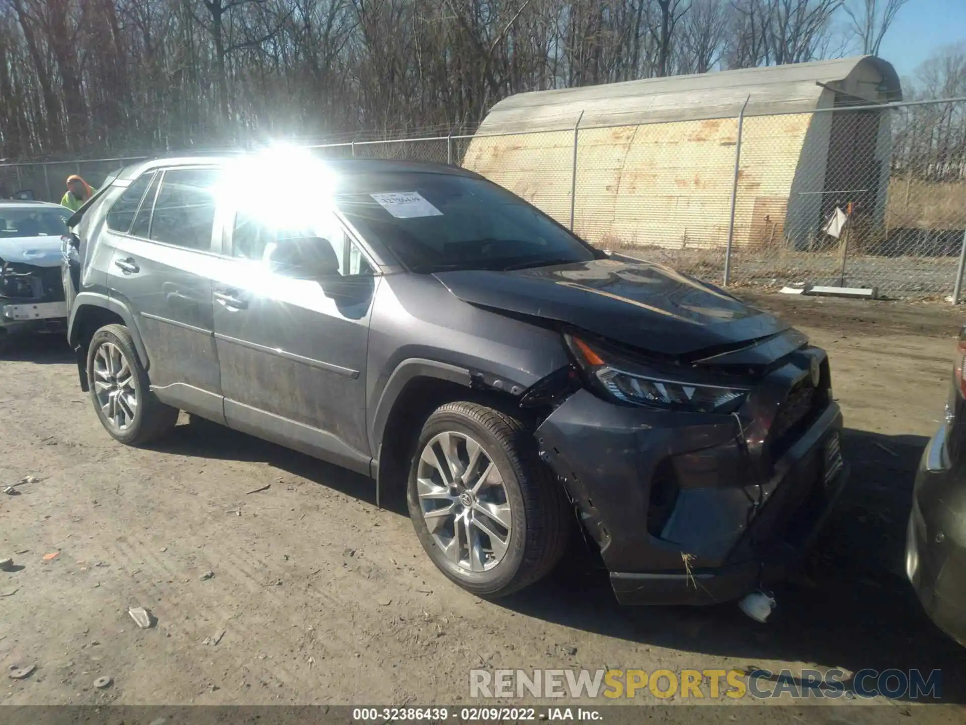 1 Photograph of a damaged car 2T3A1RFV9LC071658 TOYOTA RAV4 2020