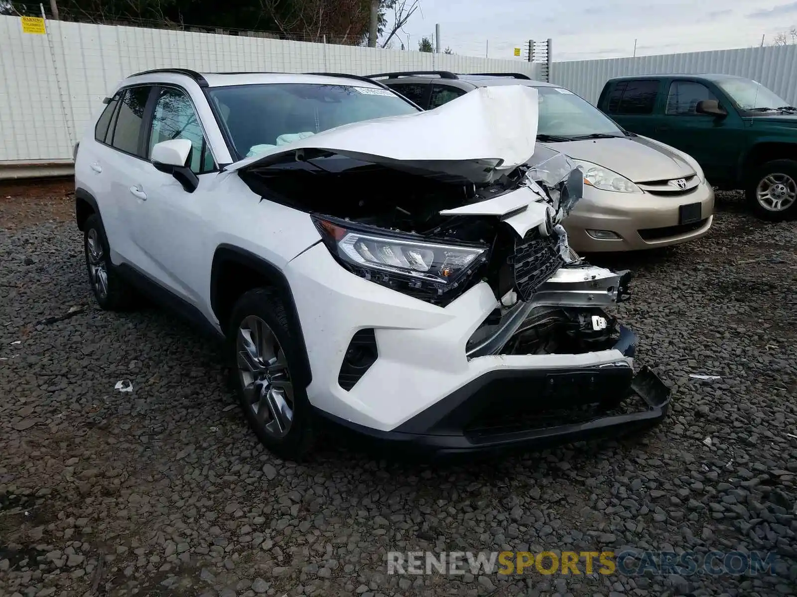 1 Photograph of a damaged car 2T3A1RFV9LC072552 TOYOTA RAV4 2020