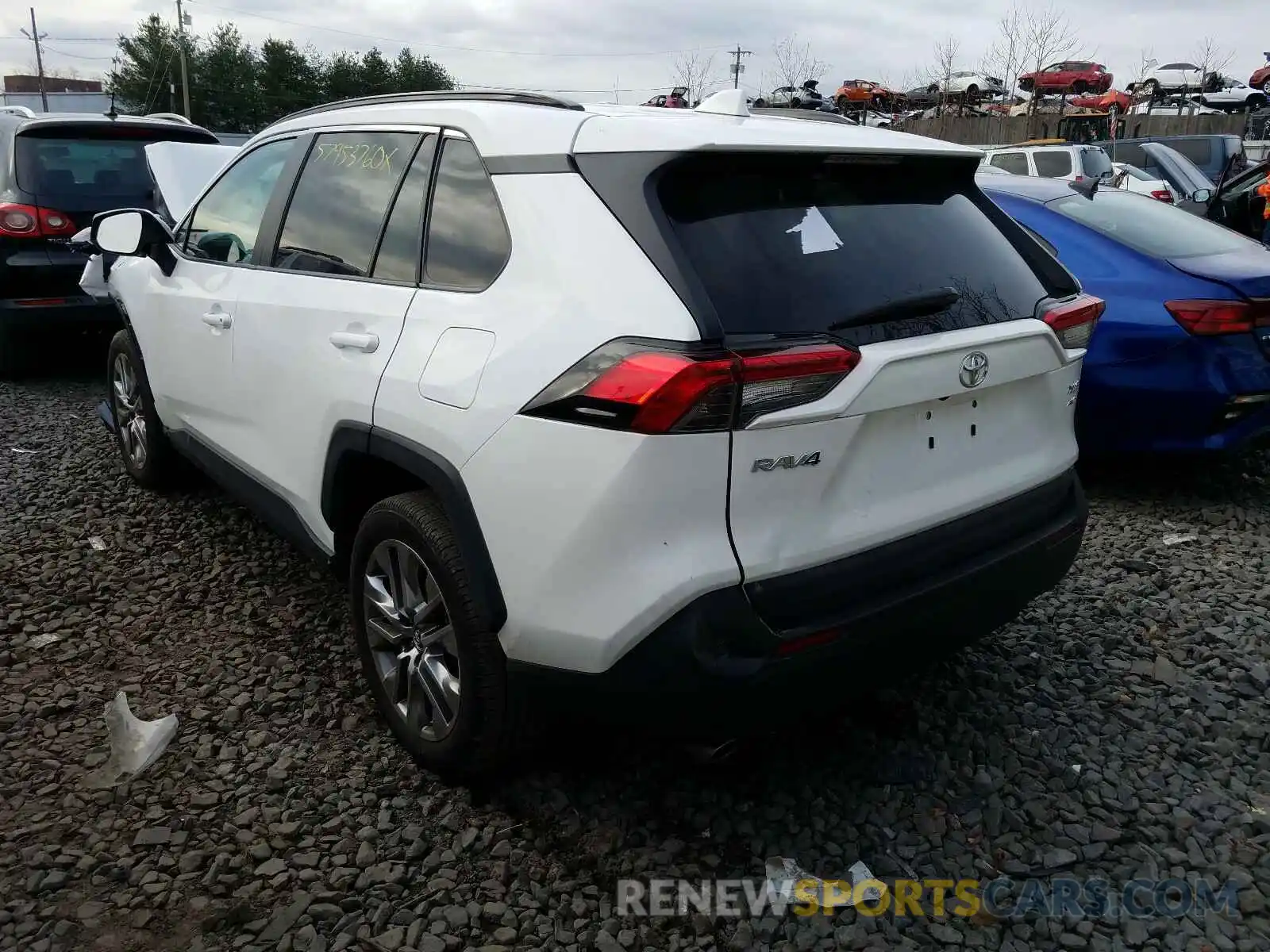 3 Photograph of a damaged car 2T3A1RFV9LC072552 TOYOTA RAV4 2020