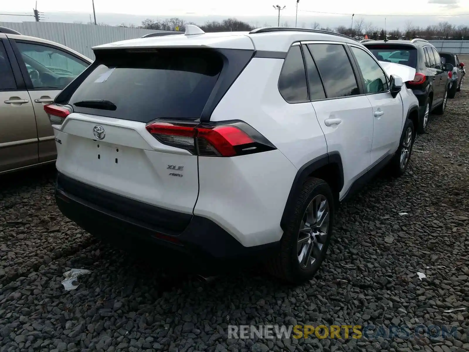 4 Photograph of a damaged car 2T3A1RFV9LC072552 TOYOTA RAV4 2020