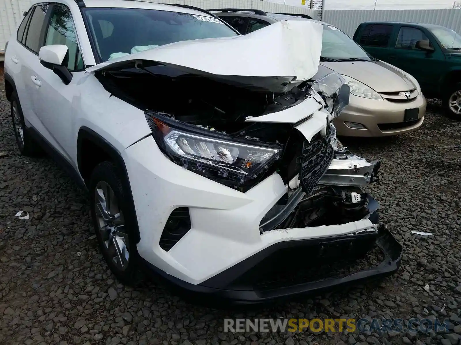 9 Photograph of a damaged car 2T3A1RFV9LC072552 TOYOTA RAV4 2020