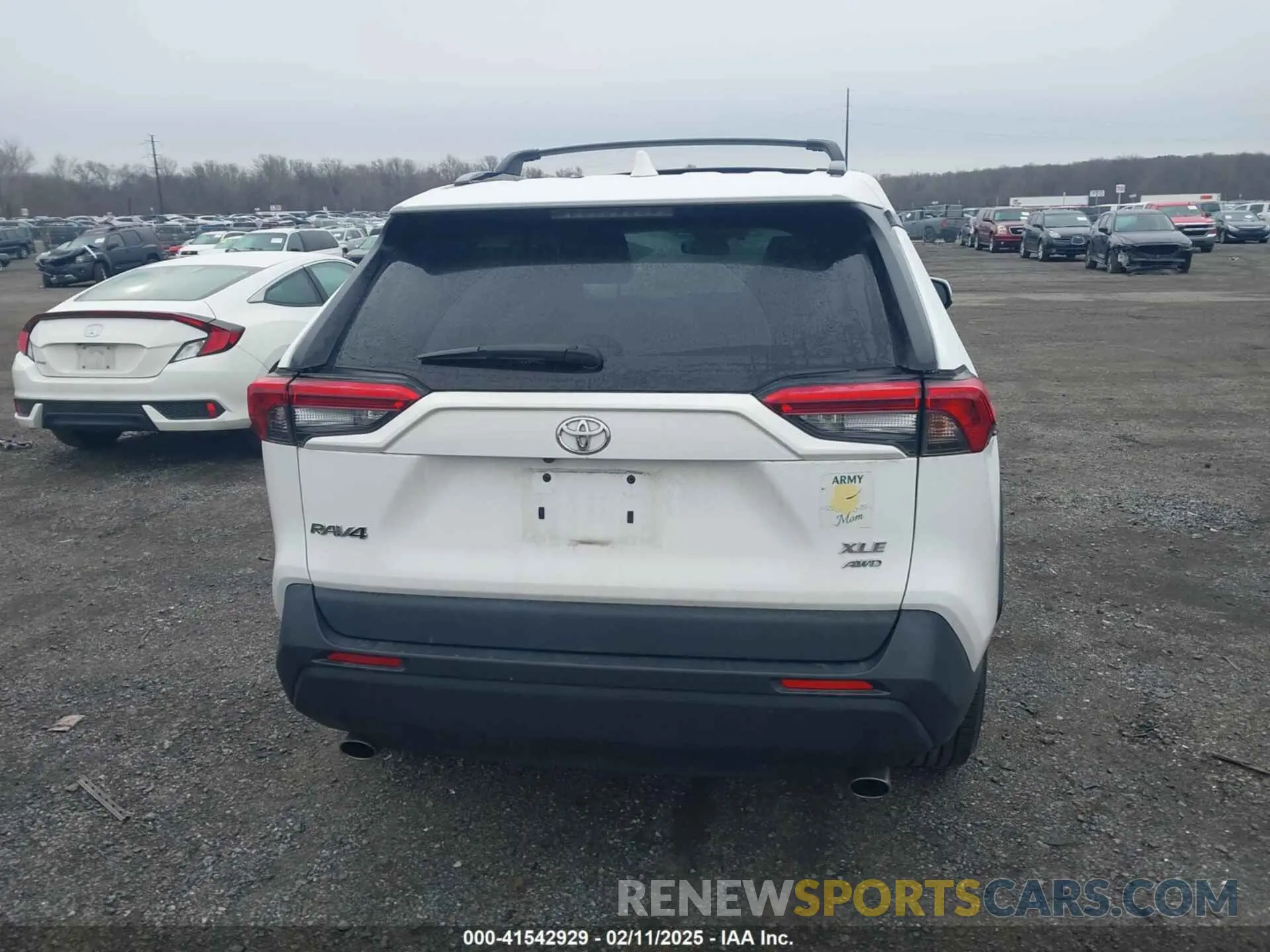 16 Photograph of a damaged car 2T3A1RFV9LC125413 TOYOTA RAV4 2020