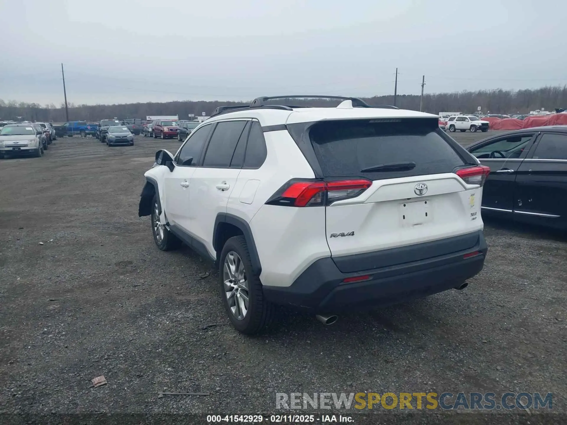 3 Photograph of a damaged car 2T3A1RFV9LC125413 TOYOTA RAV4 2020