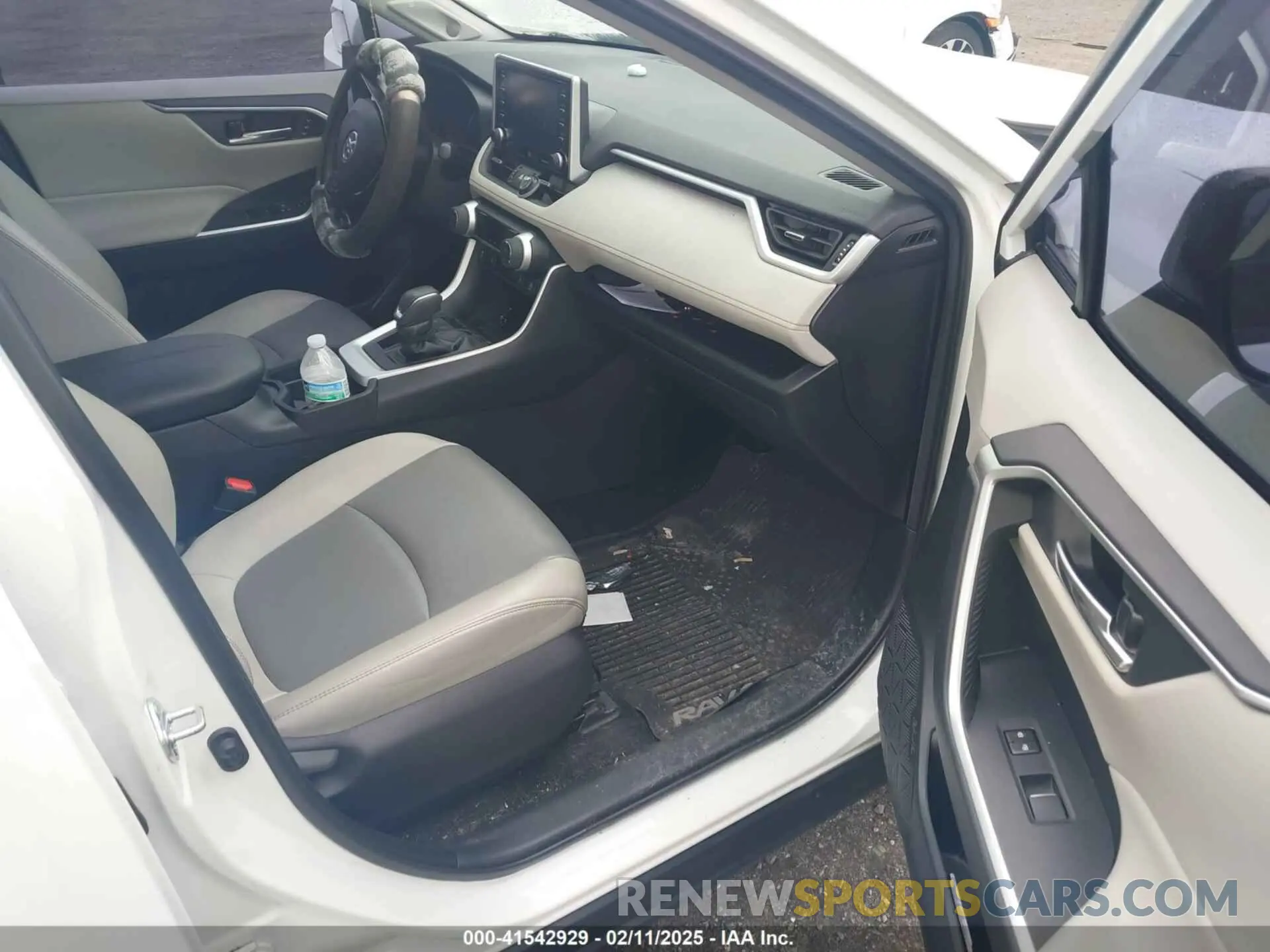 5 Photograph of a damaged car 2T3A1RFV9LC125413 TOYOTA RAV4 2020